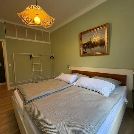 Altbauwohnung Mit Stil - Super Zentral Und Trotzdem Ruhig *